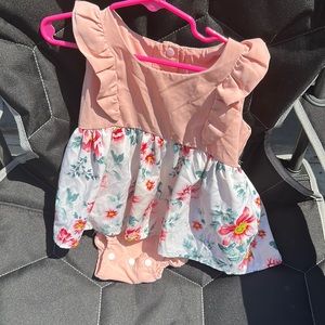 Says size 80. Fits 12/18 months